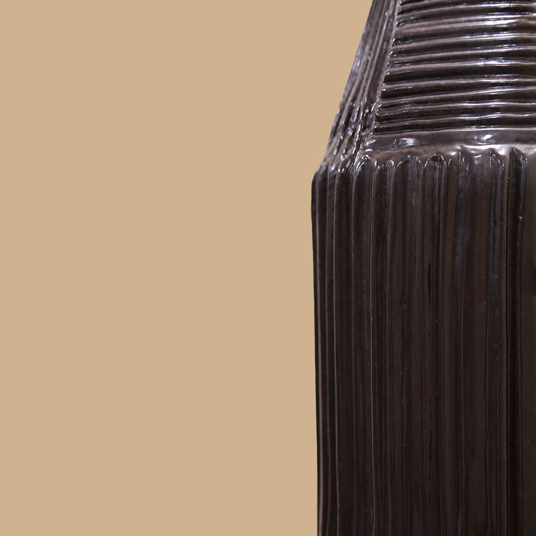 Noir Atelier - The Vase
